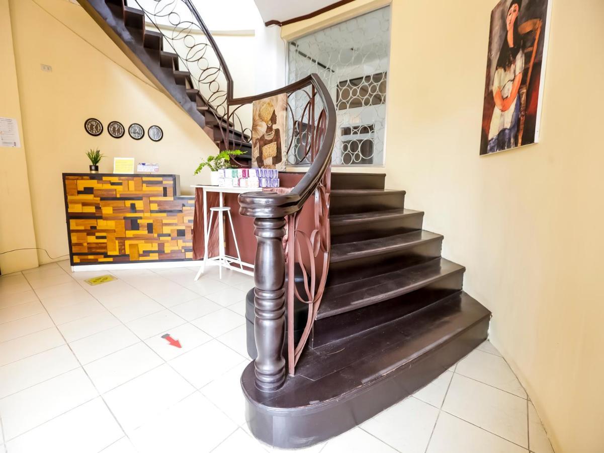 Oyo 759 Royal South Garden Suites تاجيتاي المظهر الخارجي الصورة
