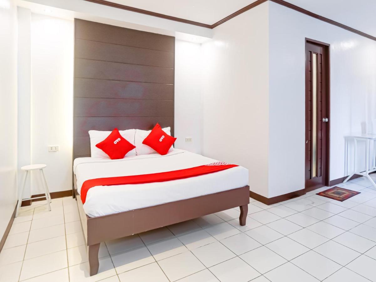 Oyo 759 Royal South Garden Suites تاجيتاي المظهر الخارجي الصورة