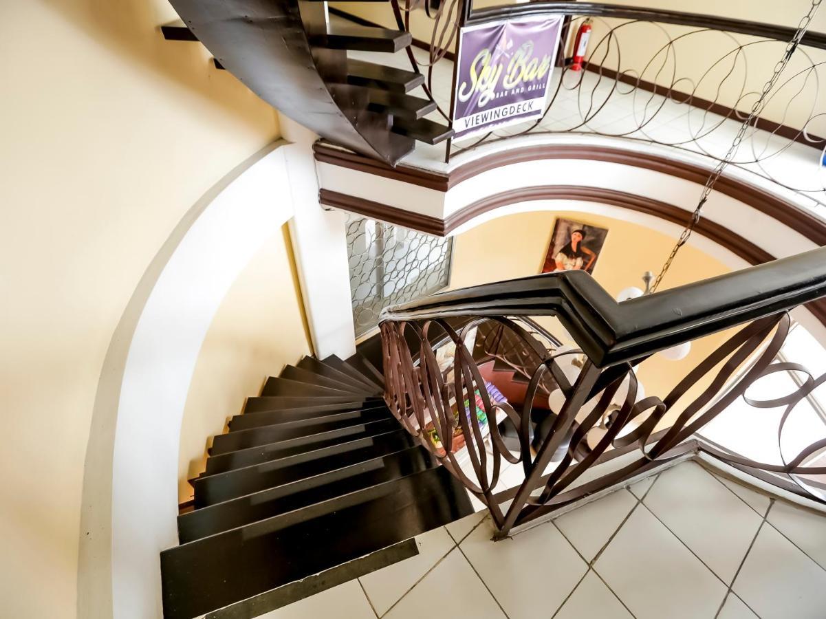 Oyo 759 Royal South Garden Suites تاجيتاي المظهر الخارجي الصورة